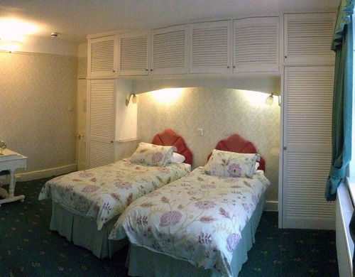 Vulcan Lodge Guest House Хорли Экстерьер фото