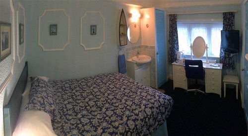 Vulcan Lodge Guest House Хорли Экстерьер фото