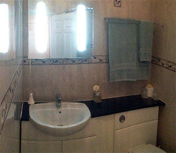 Vulcan Lodge Guest House Хорли Экстерьер фото